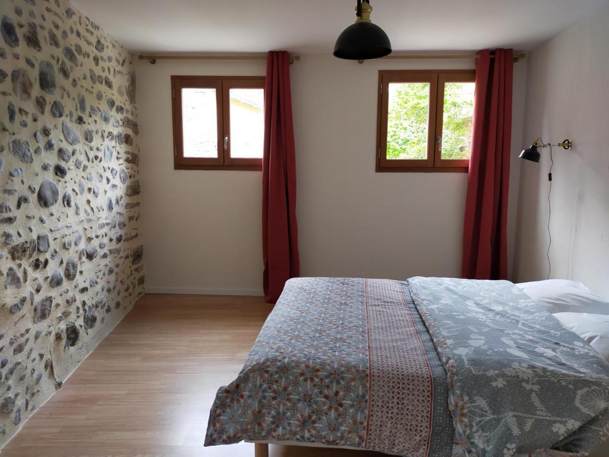 Gite Les Pieds Dans L'Olt - Ultreia Estaing  Exterior foto
